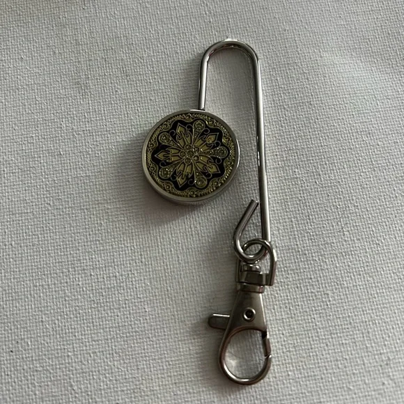 Purse holder - Picture 2 of 3